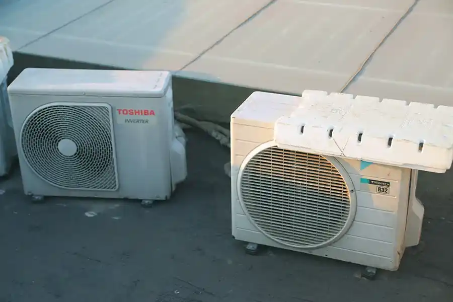 Air conditioner repeatedly turning on and off